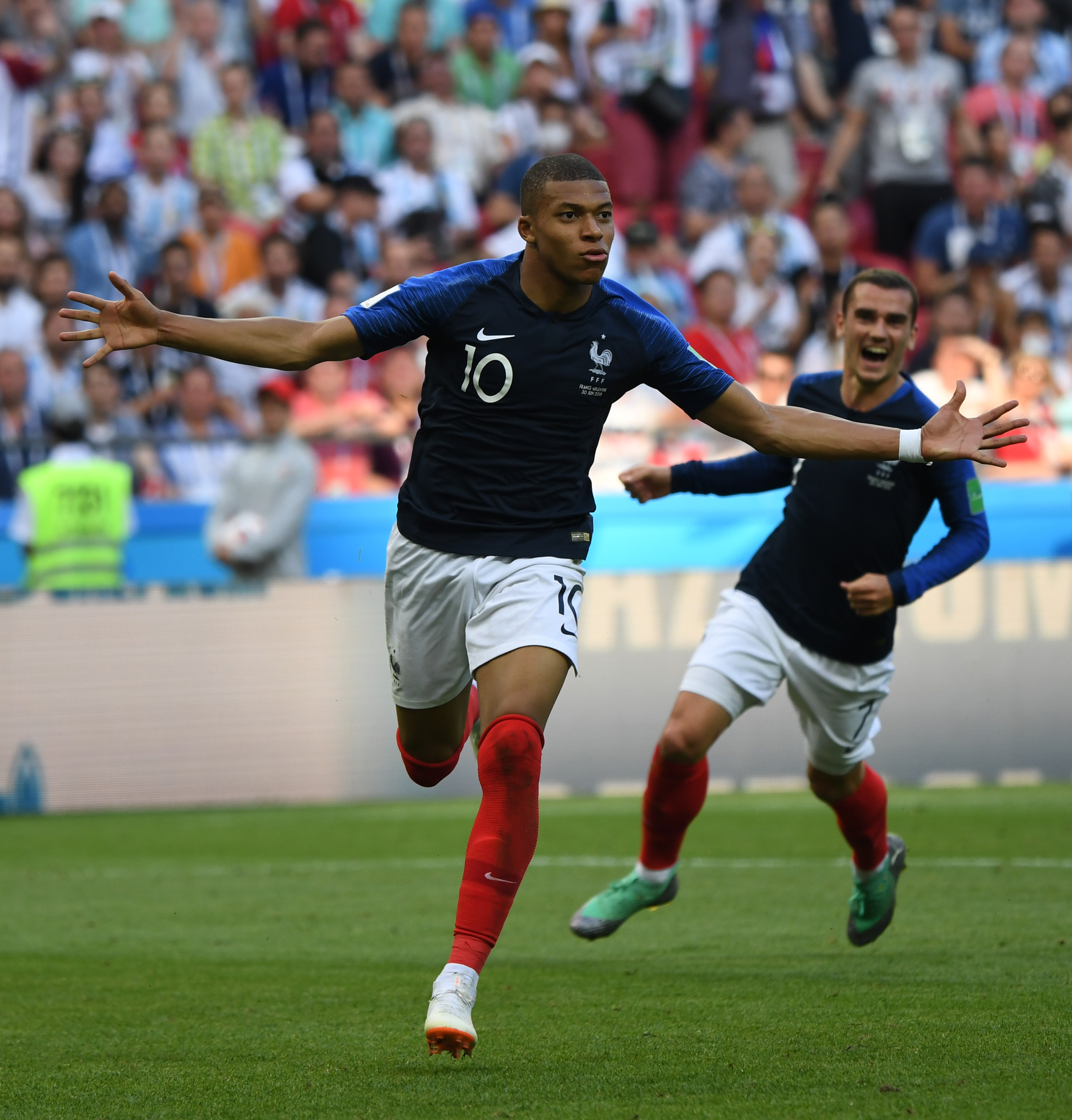 TA评选明年世界杯百大球星：梅西仅第八！C罗高居第25！