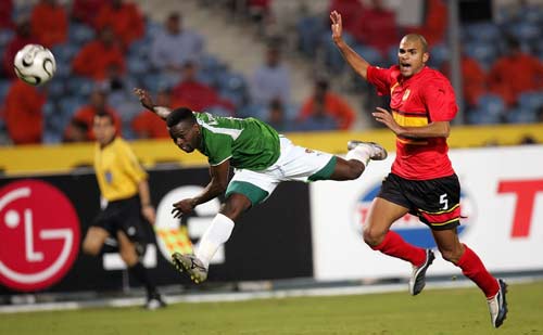 官方：今夏加盟维拉的19岁后卫厄兹詹租借加盟安德莱赫特