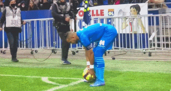 鲁媒：彭啸脚踝韧带损伤，预计要先恢复两周再进行下一步治疗