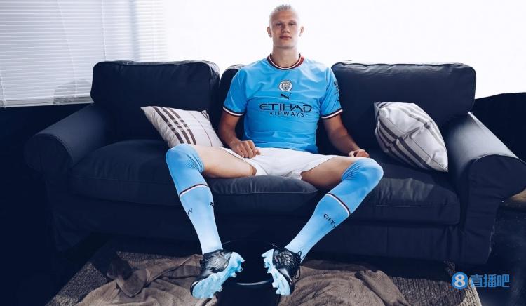 贺希宁在招笑这个赛道已经越走越远了，估计这会人设已经改不回去了