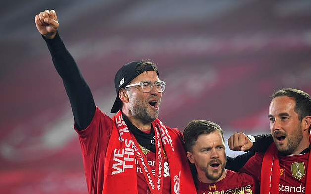 重创！皇马右后卫阿诺德大腿受伤 将缺阵两月之久