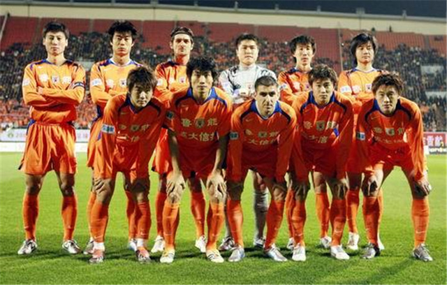 马德里城市的团体治疗：皇家马德里的困境与希望