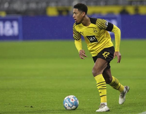 中足联颁奖：申花外租广西球员费尔南多当选中乙赛季最佳球员（中足联年度评选：申花外租至广西的费尔南多当选中乙最佳球员）