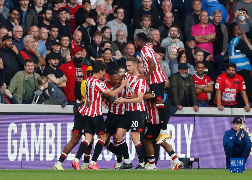 凯恩已在德甲10次完成帽子戏法，为该联赛历史第5多