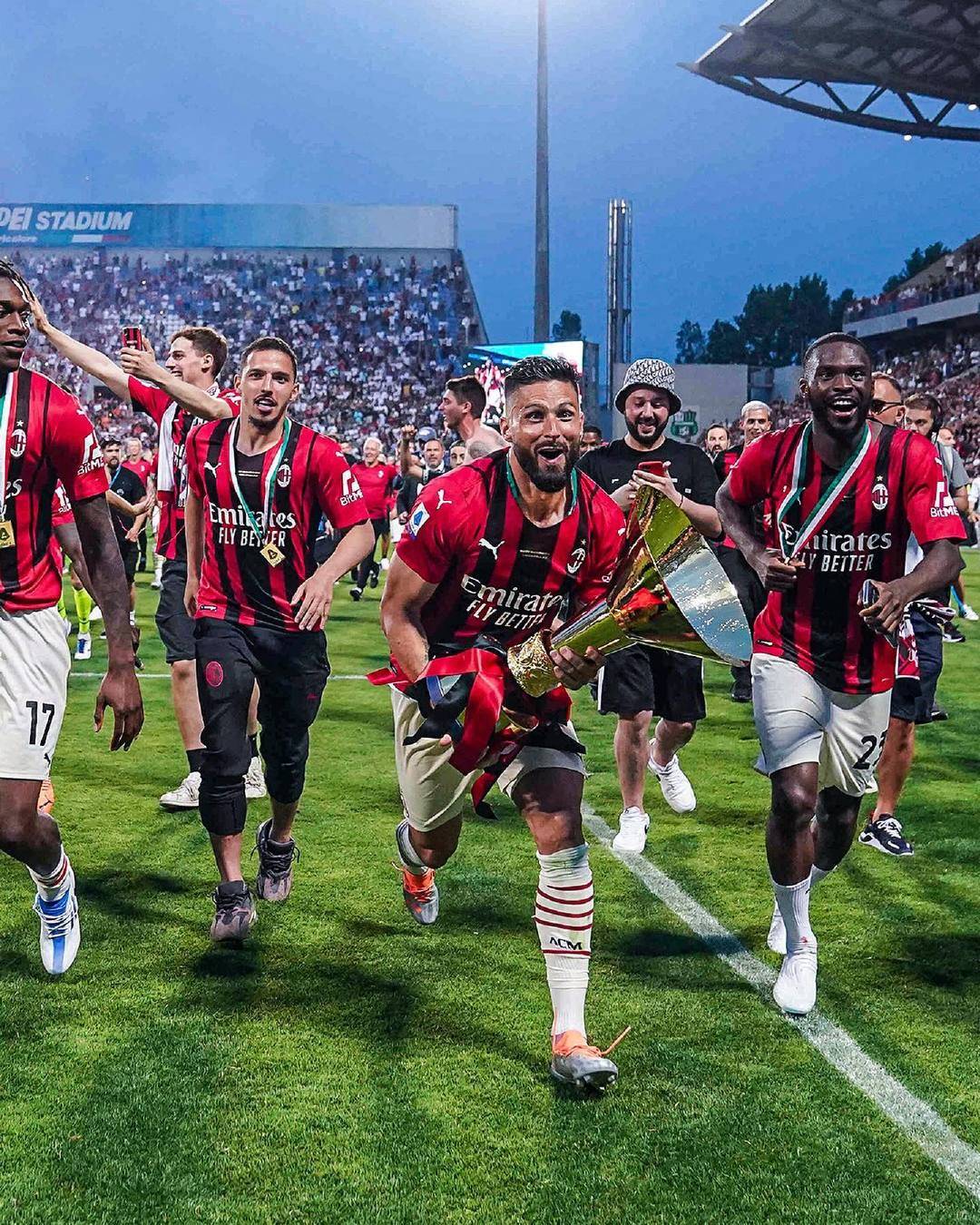 陈威vs柔佛新山半场数据：贡献5次扑救，评分暂为全场最高