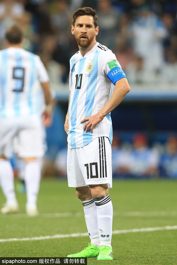 篮球篮网球员赛前热身状态良好