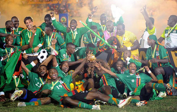 谌贻琴出席国家足球青训中心揭牌仪式