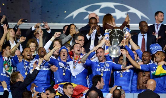 瓜帅：这是谢尔基第一次插花脚传中，他要学习梅西踢得更简洁