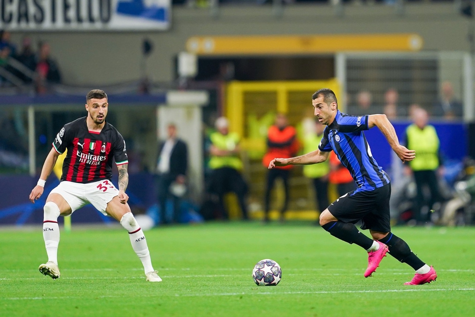 山东泰山选择韩鹏执教，凭借其责任感和团队精神，重燃球队斗志，提升士气，取得进步。