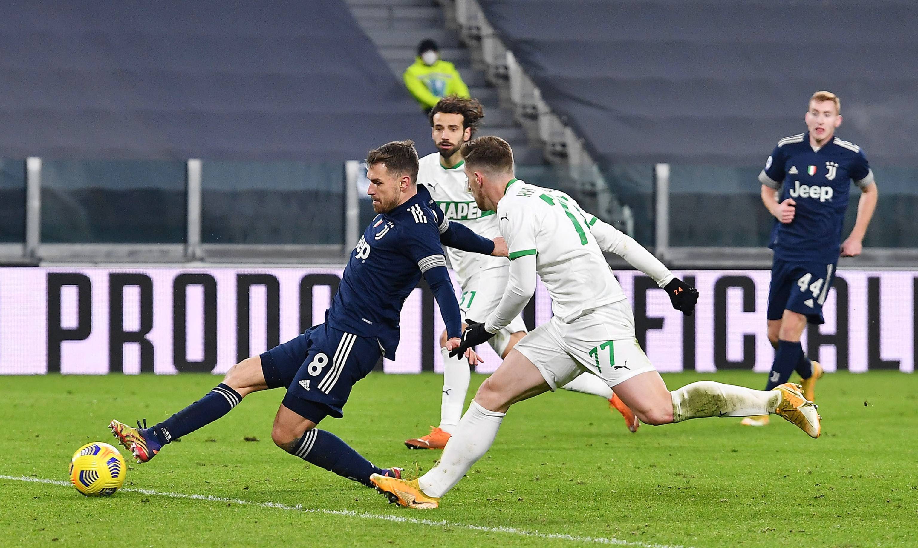 国脚关键进球助球队晋级