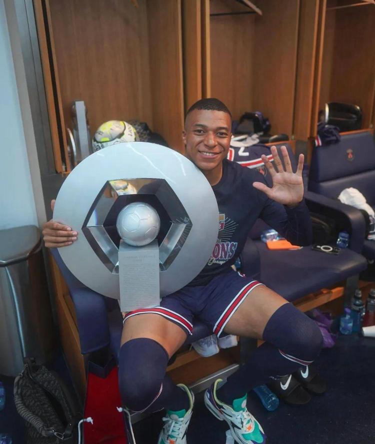 80岁后还能潇洒挥杆，才是高尔夫球友的终极浪漫