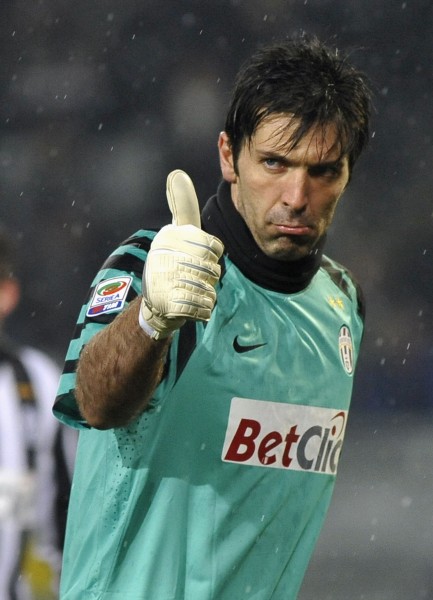 德天空：凯恩没考虑明夏离队，他希望在拜仁至少待到2027年