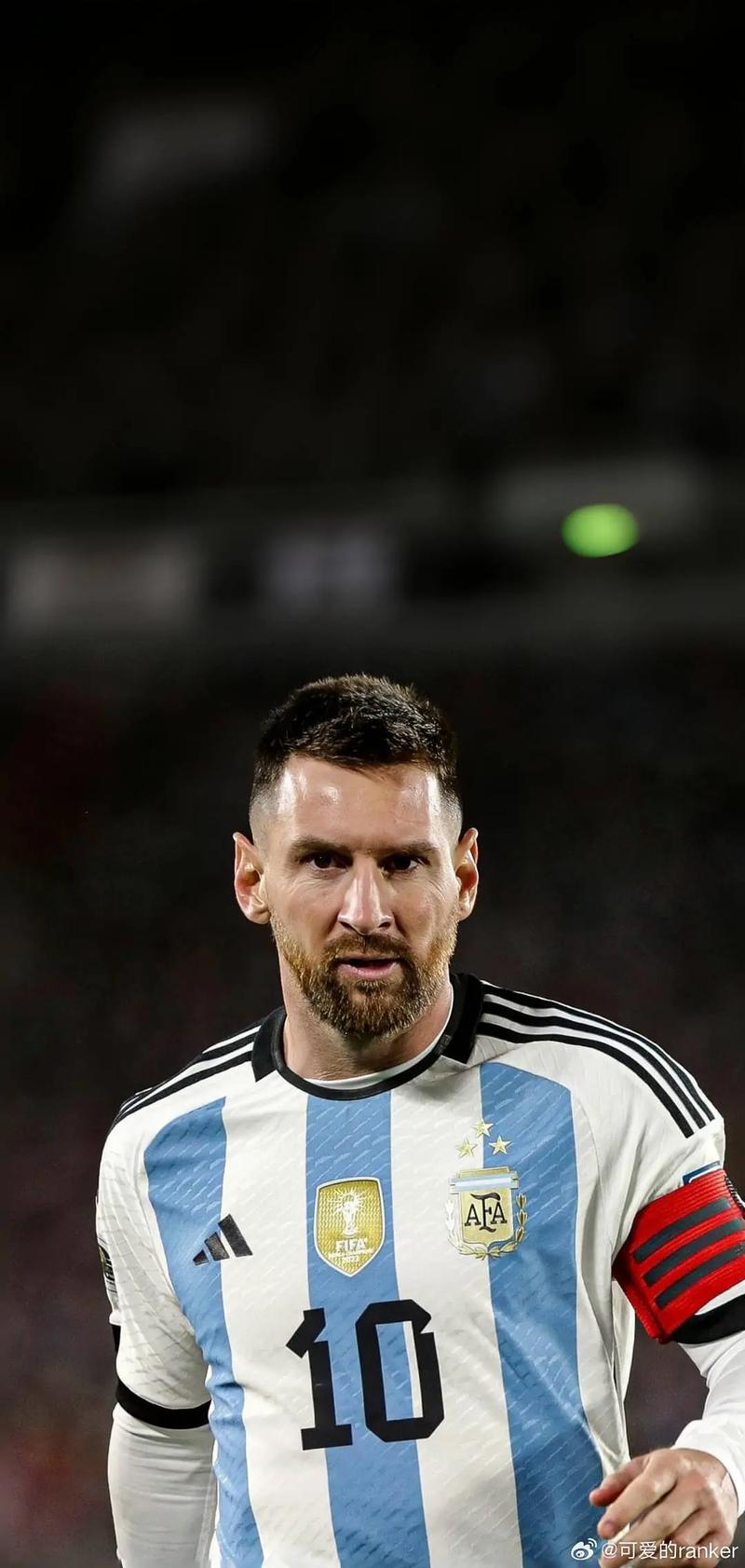 意甲出现一条大鱼！4大豪门开始抢人，年仅26岁4000万欧底价（意甲迎来重磅目标！四大豪门竞相出手，26岁球员起价4000万欧）